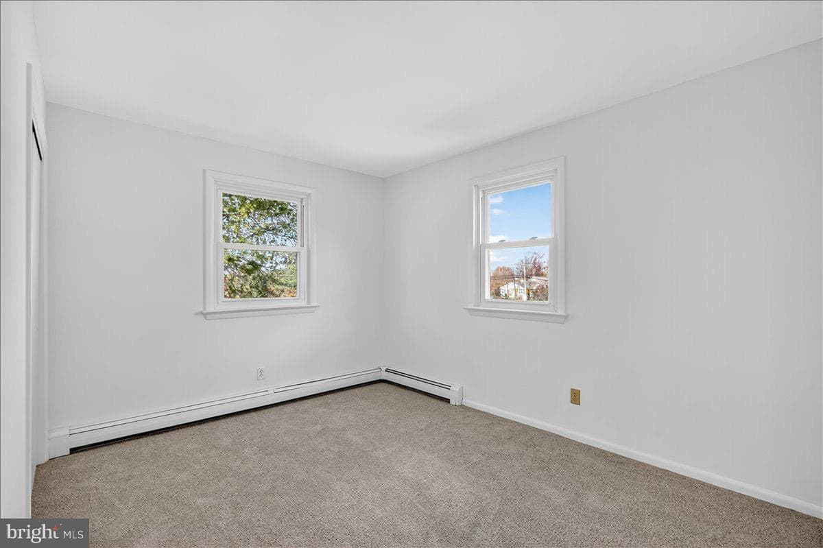 161 Maple Avenue photo 19