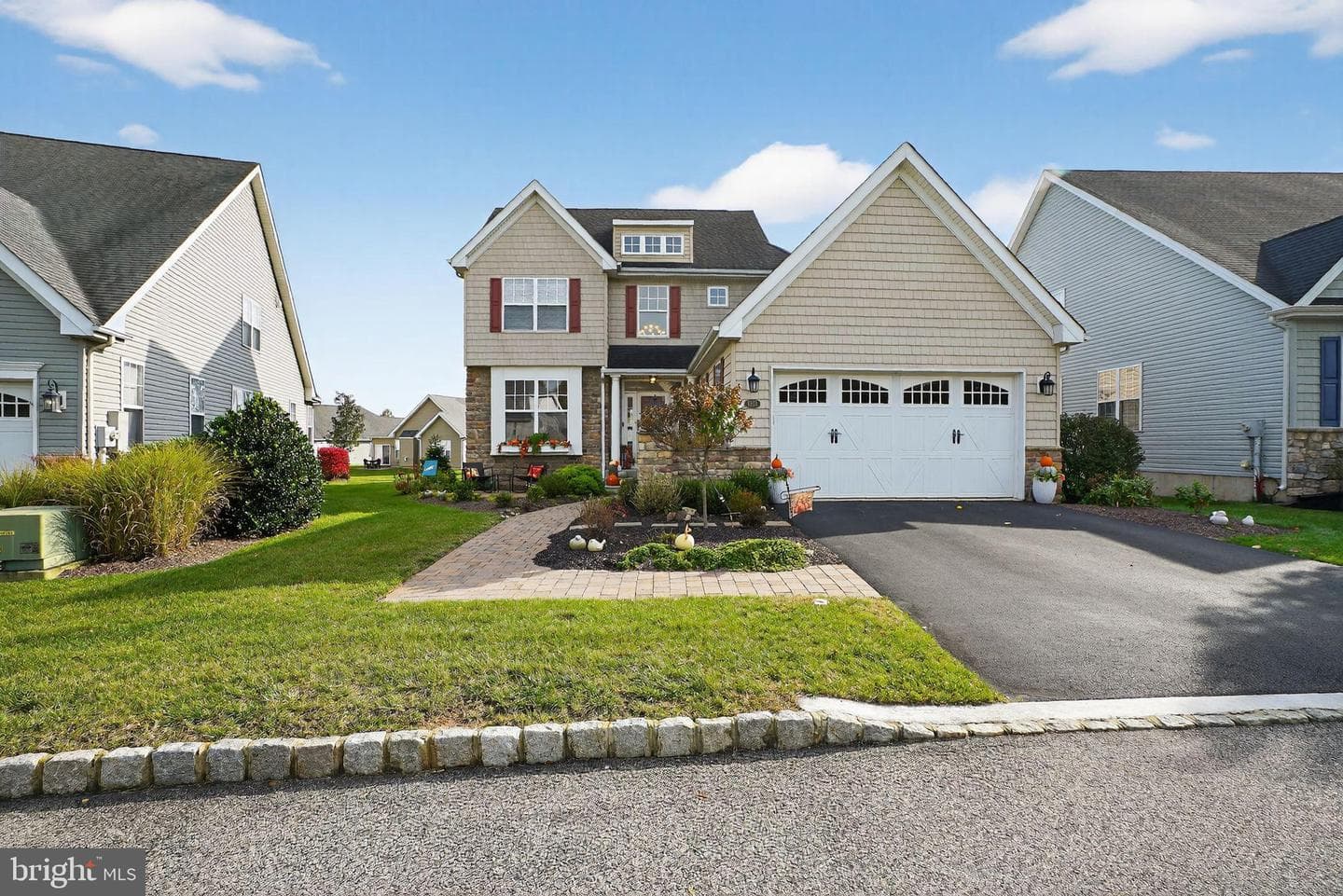1351 Creekside Lane photo 2