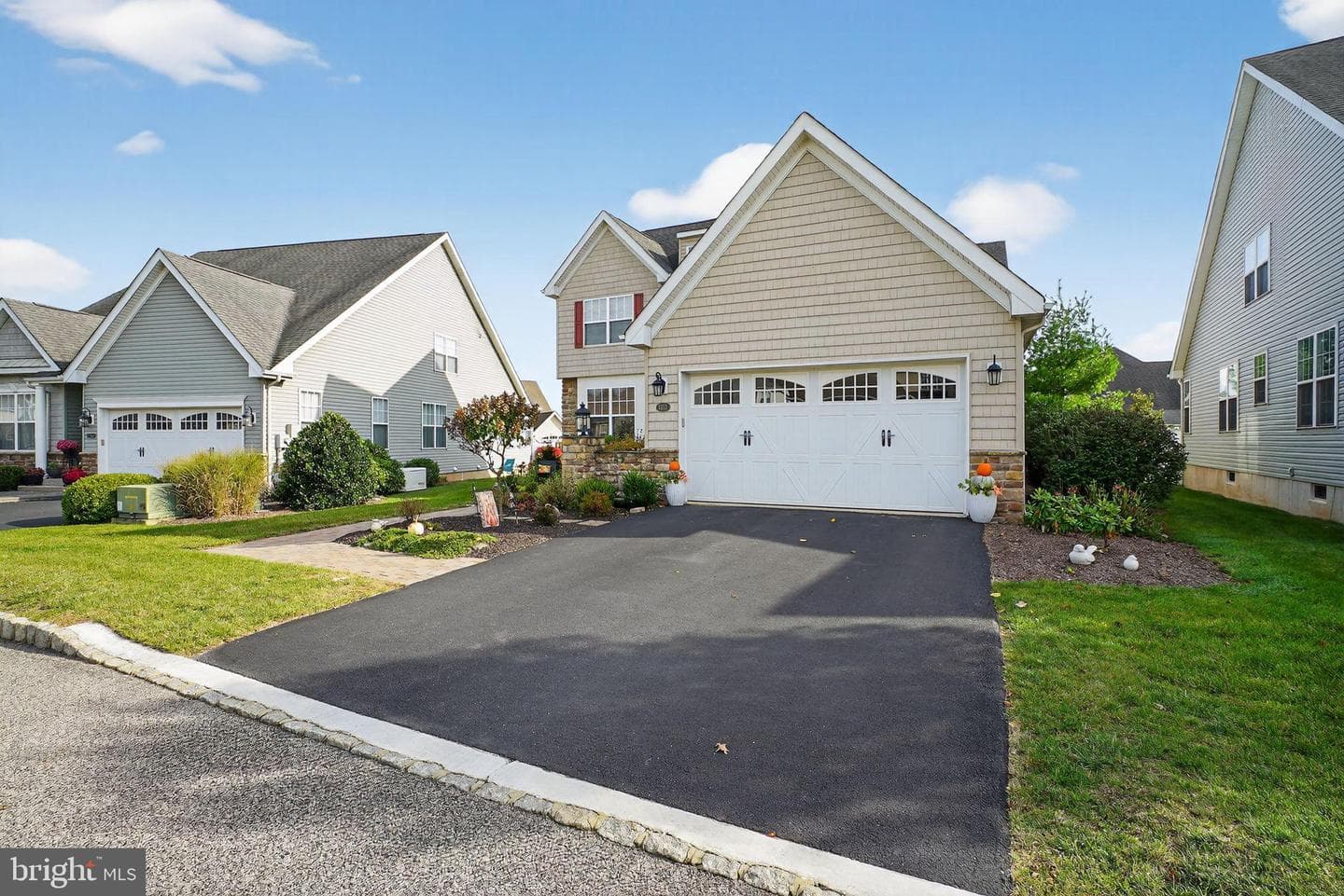 1351 Creekside Lane photo 3
