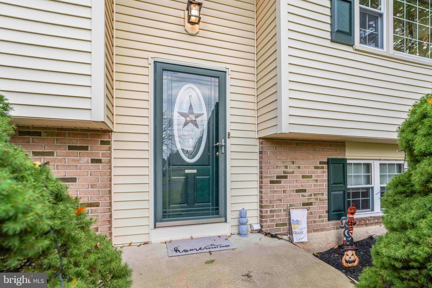 245 Hampshire Drive photo 3