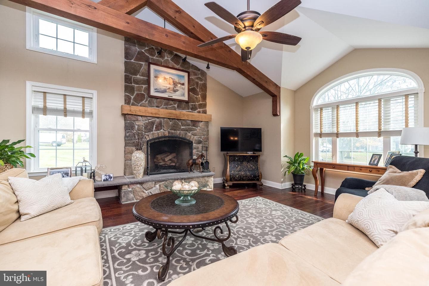1403 E Fernbrook Drive photo 6