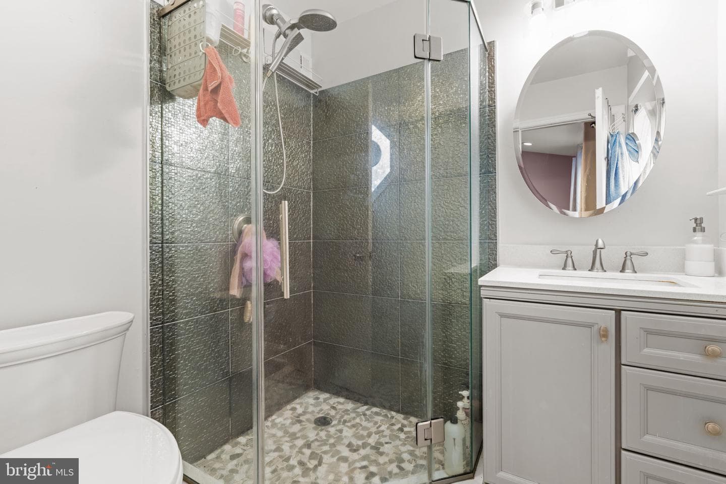 320 Melvin Avenue N #N photo 15