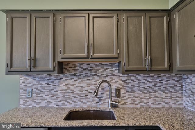 415 Wexford Way photo 3