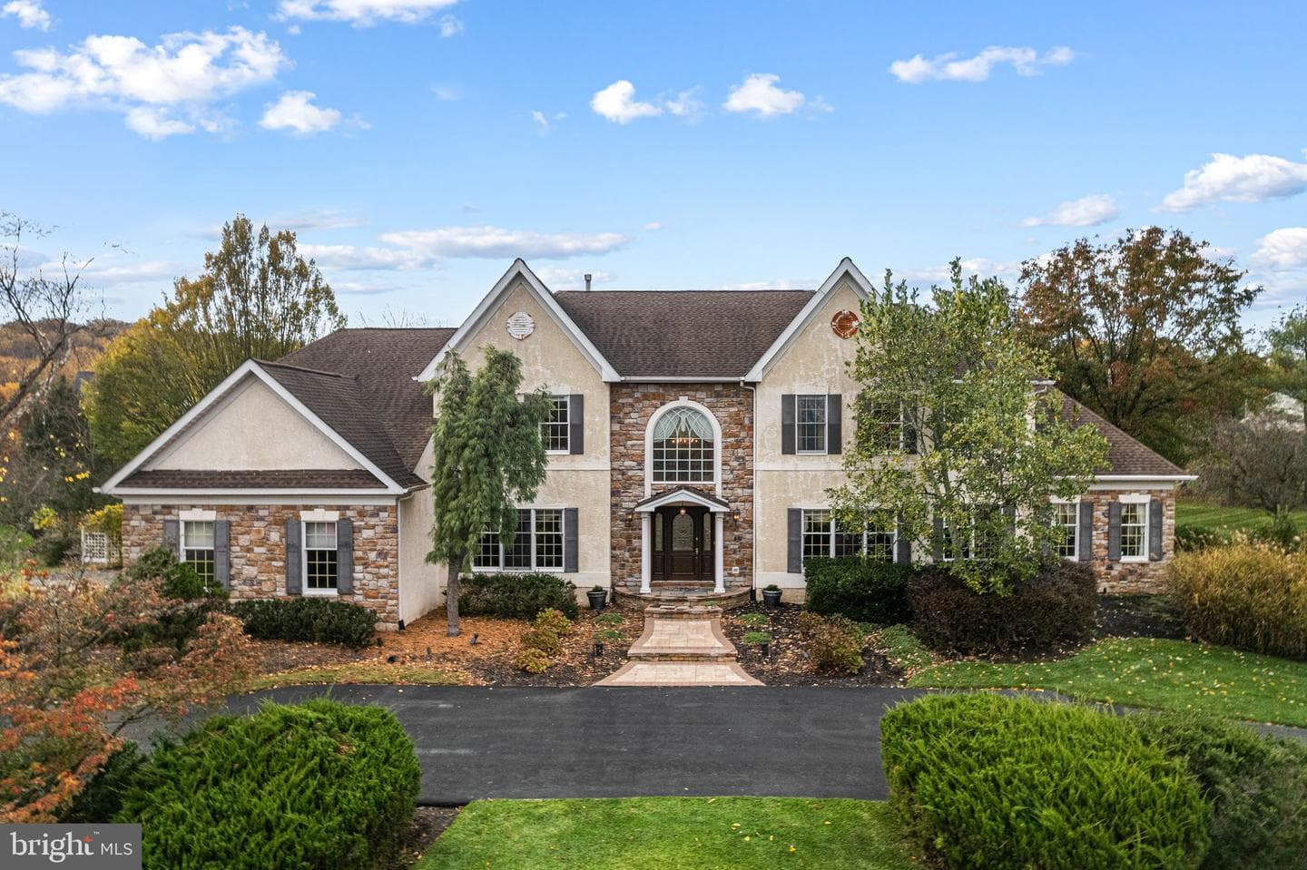 63 Woodside Lane photo 2