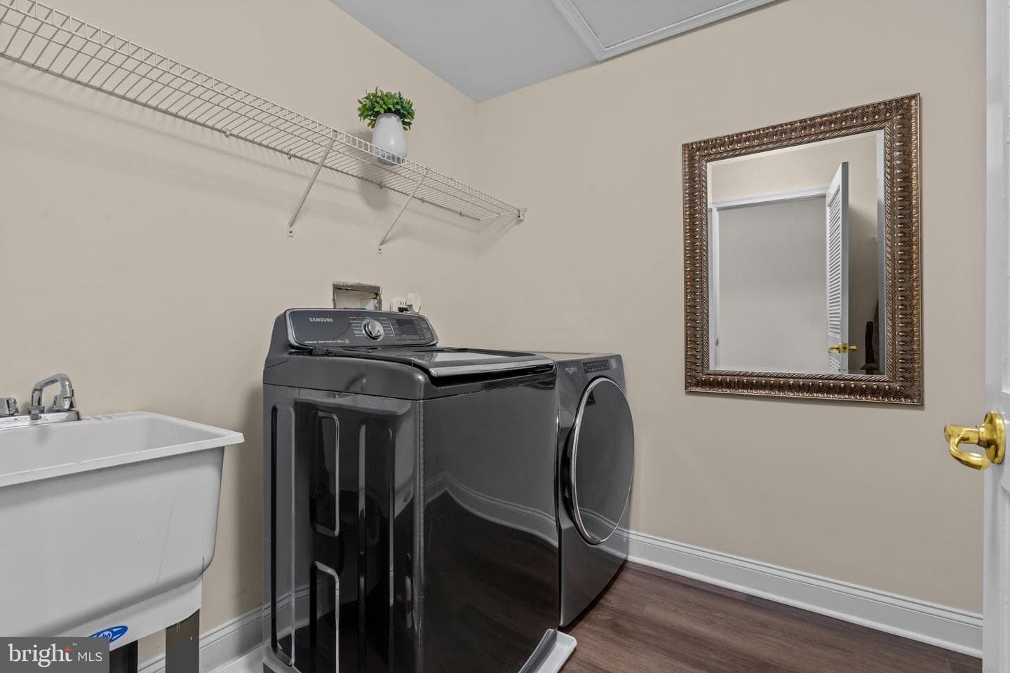 47 Wellington Road photo 22