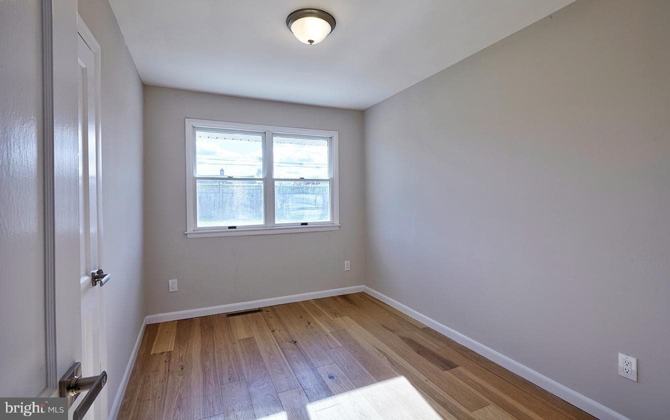 2727 Berwyn Road photo 12