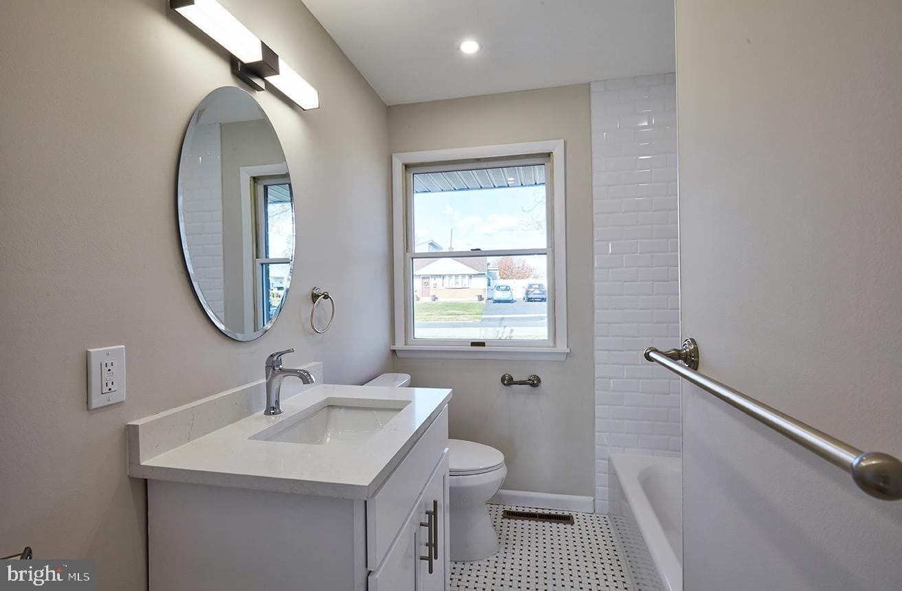 2727 Berwyn Road photo 15