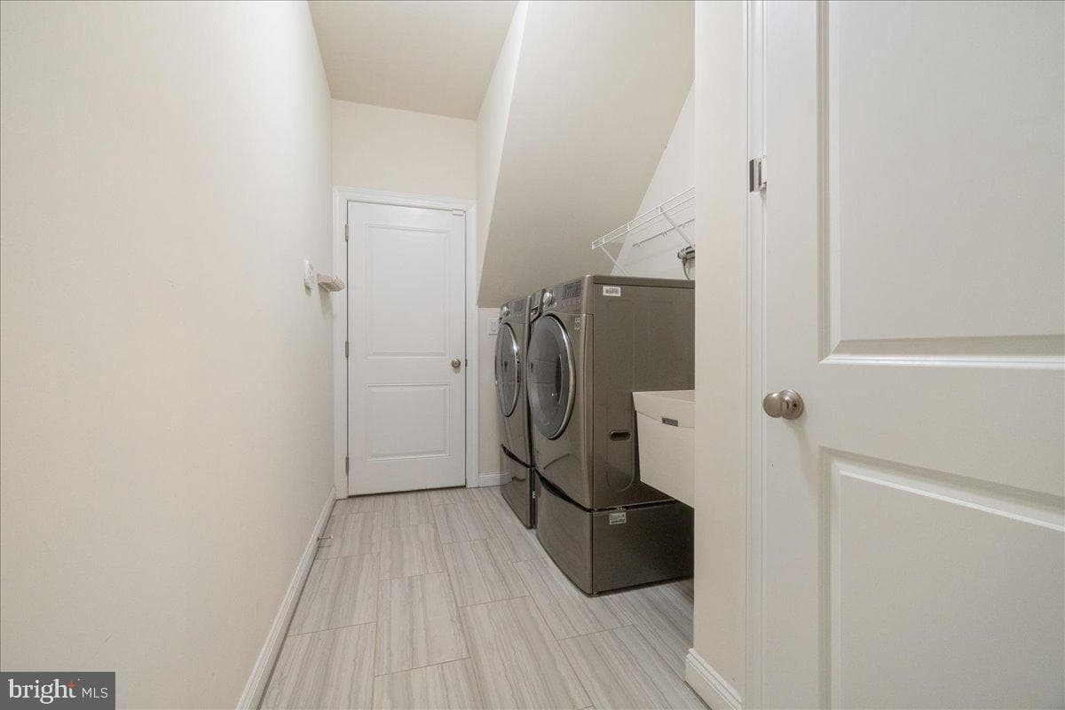 1376 Memorial Drive photo 20