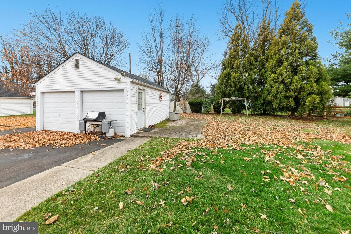 908 Circle Drive photo 2