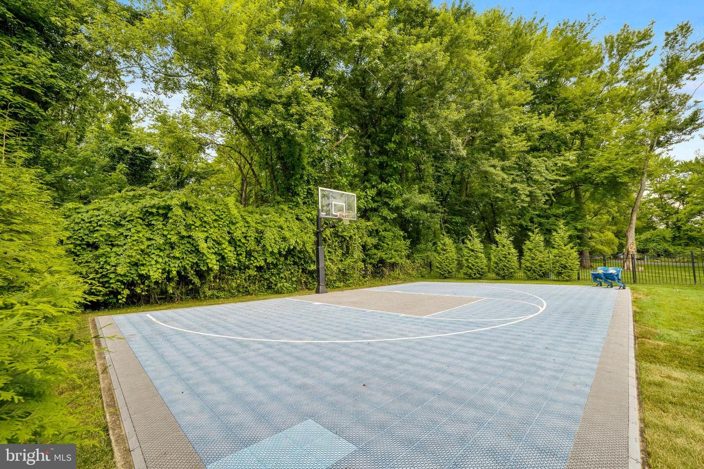 100 E Holland Road photo 45