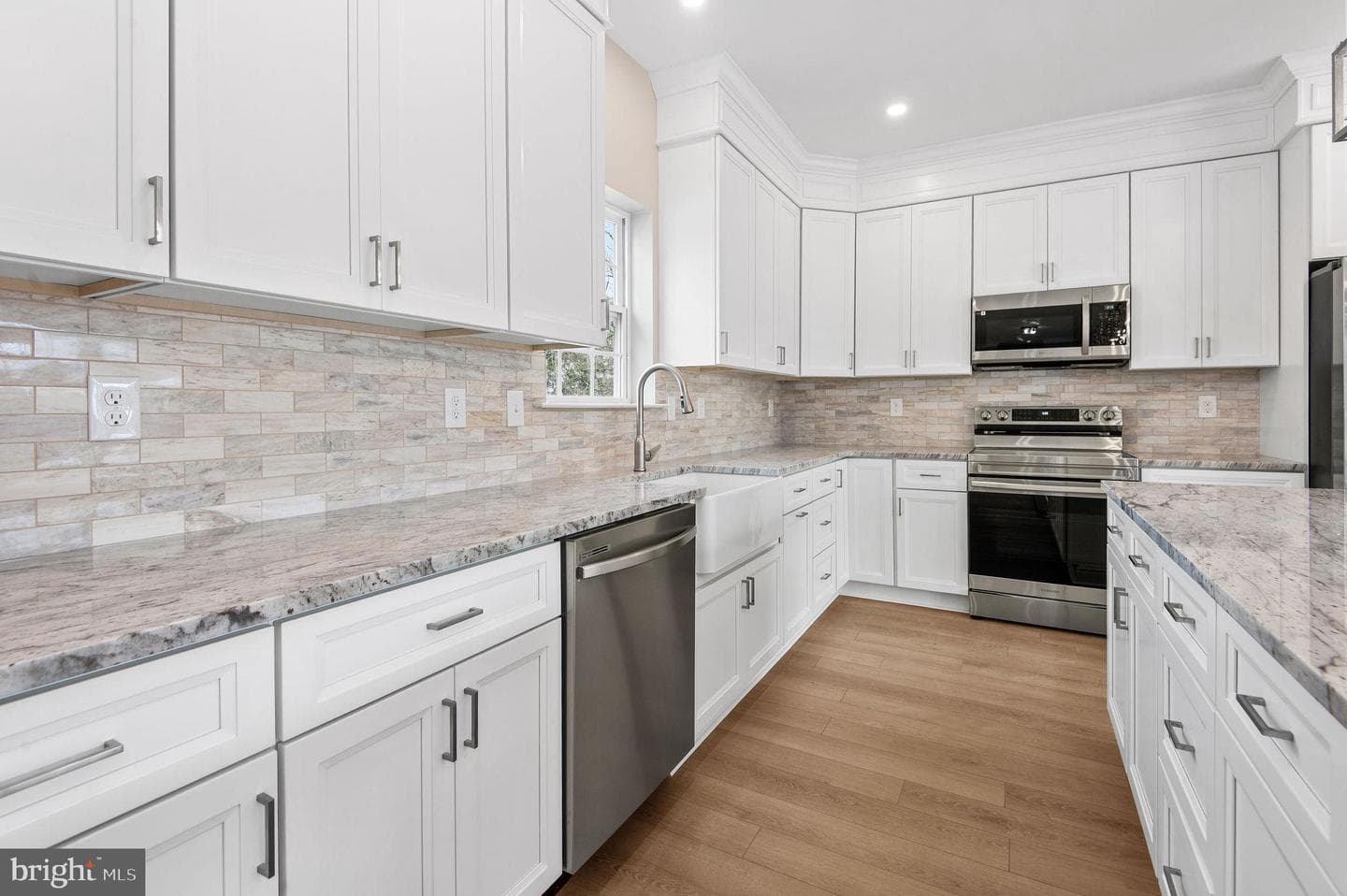 54 German Avenue photo 9