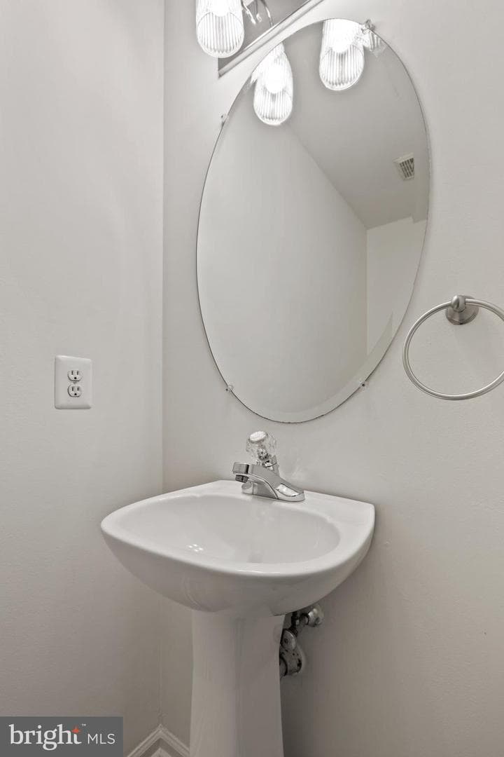 521 Jason Dr photo 8