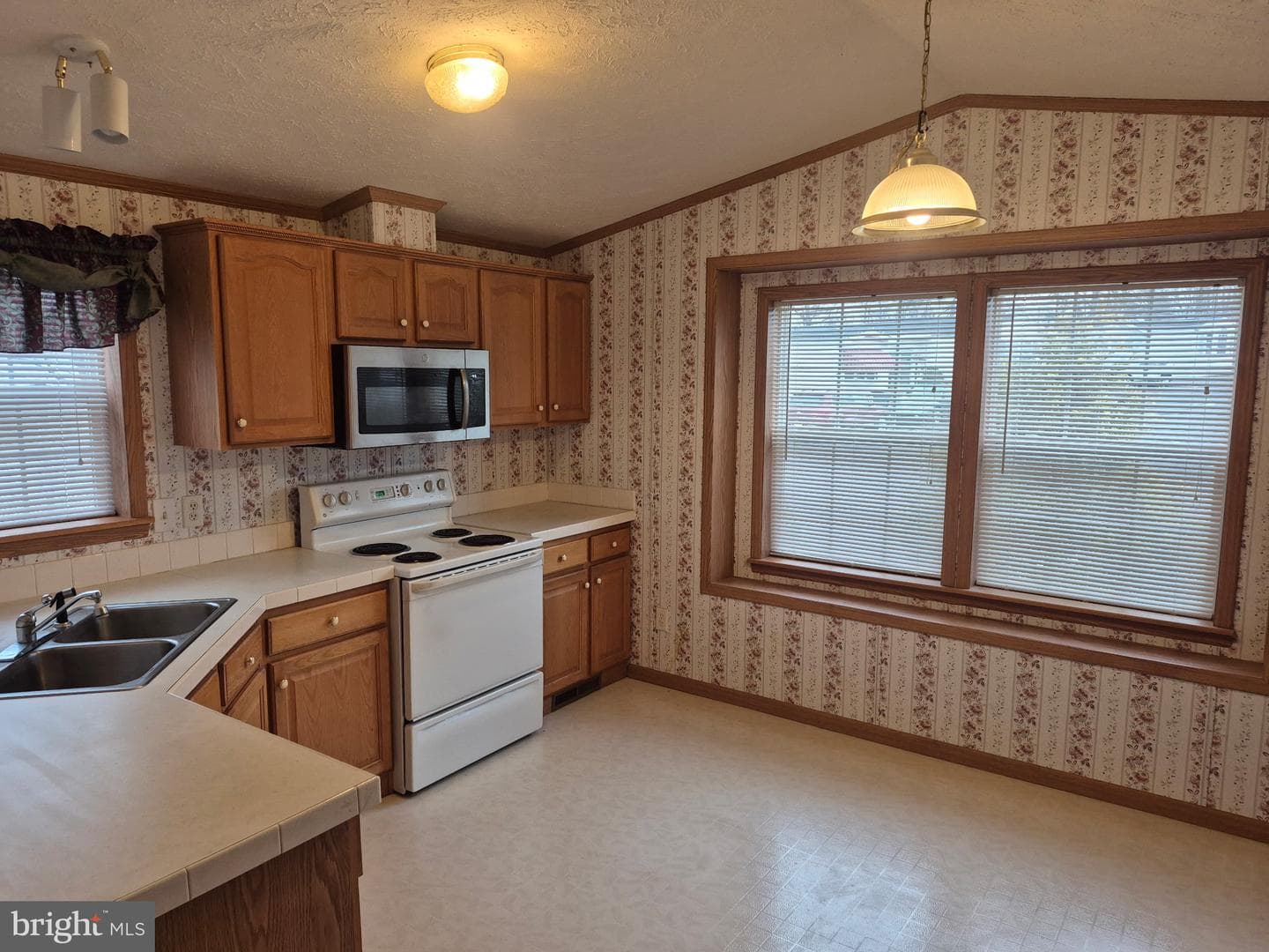 1039 Pine Circle photo 6