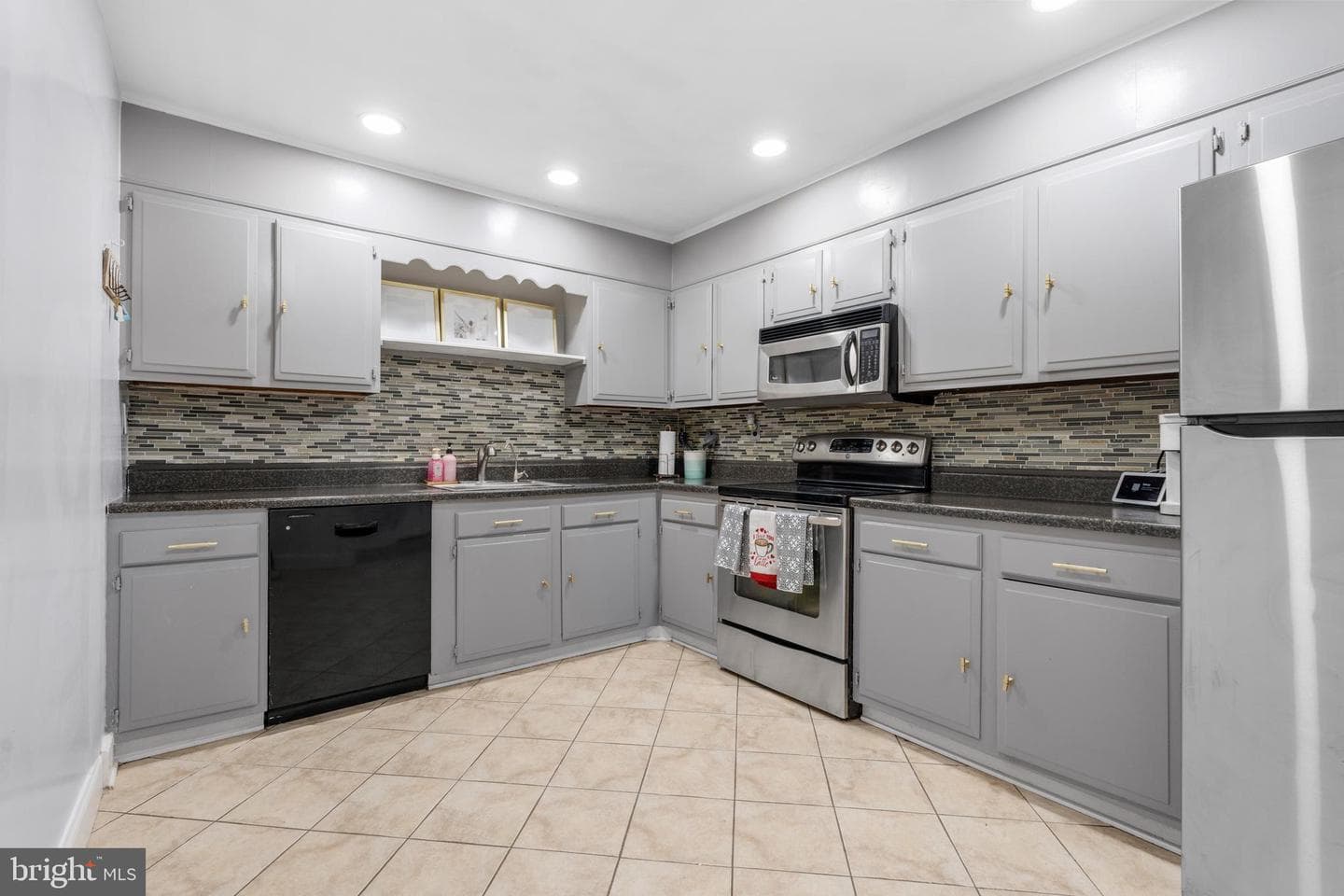 107 S Linda Court photo 2