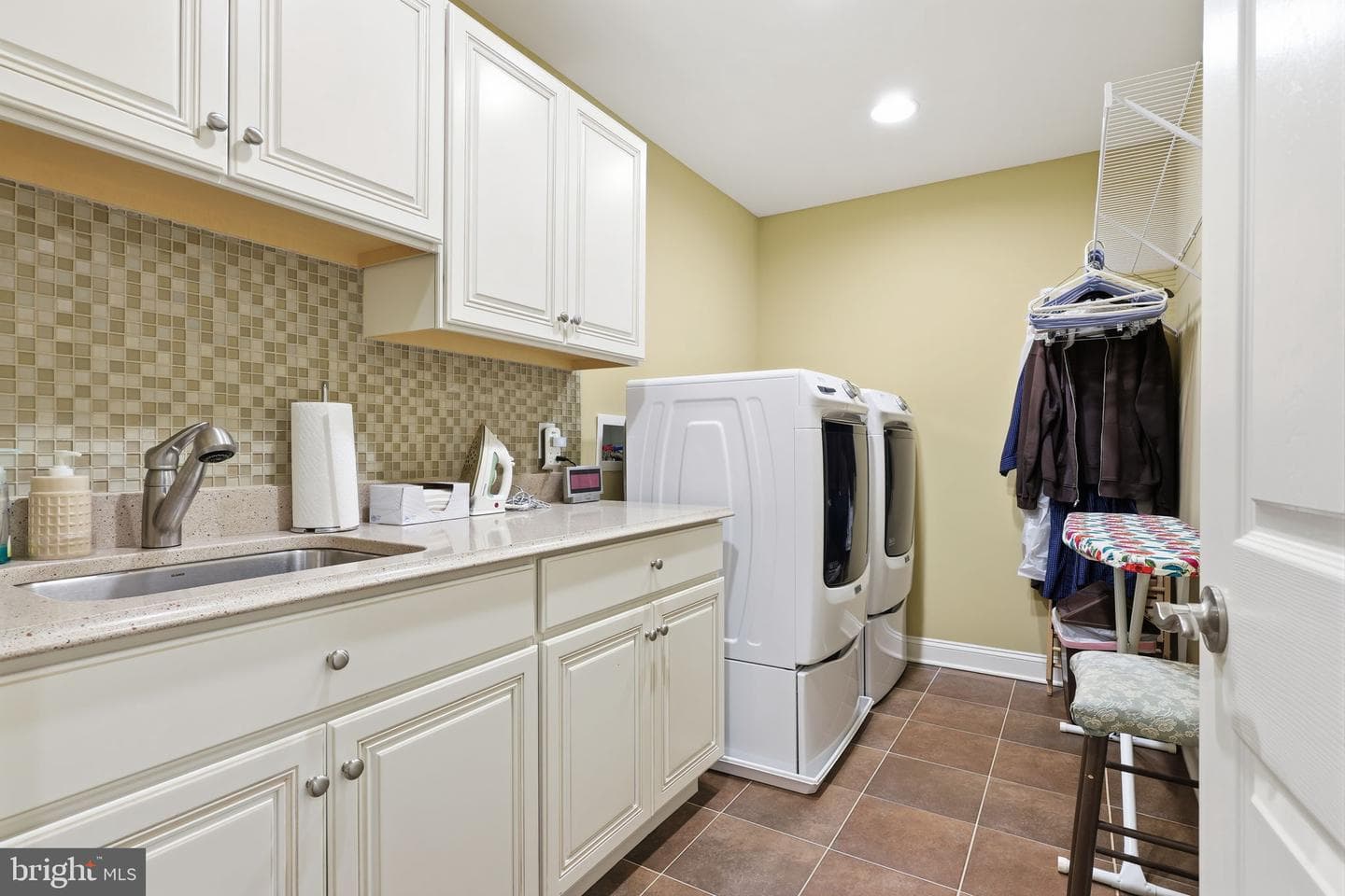 1246 Saint James Drive photo 32