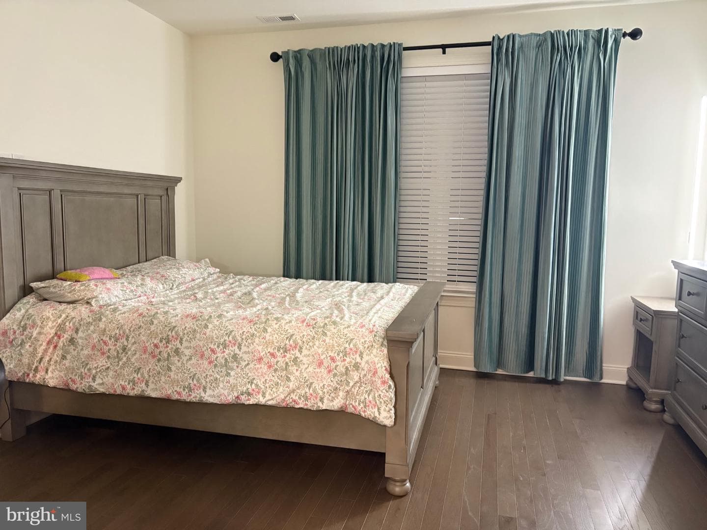 909 Holden Court photo 6