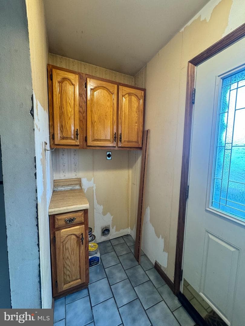 581 Rosemar Drive photo 8