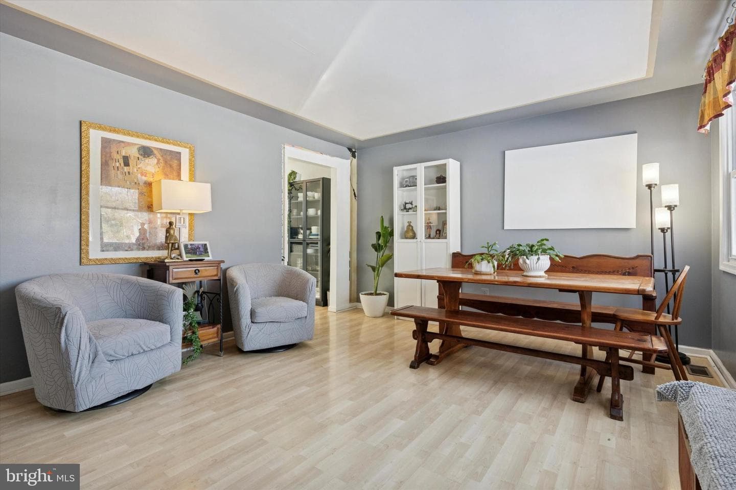 15 Maple Avenue photo 3