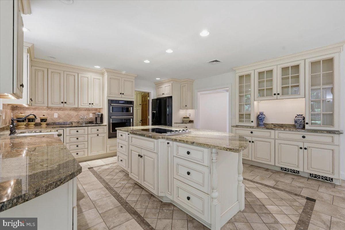 7044 Ely Road photo 13