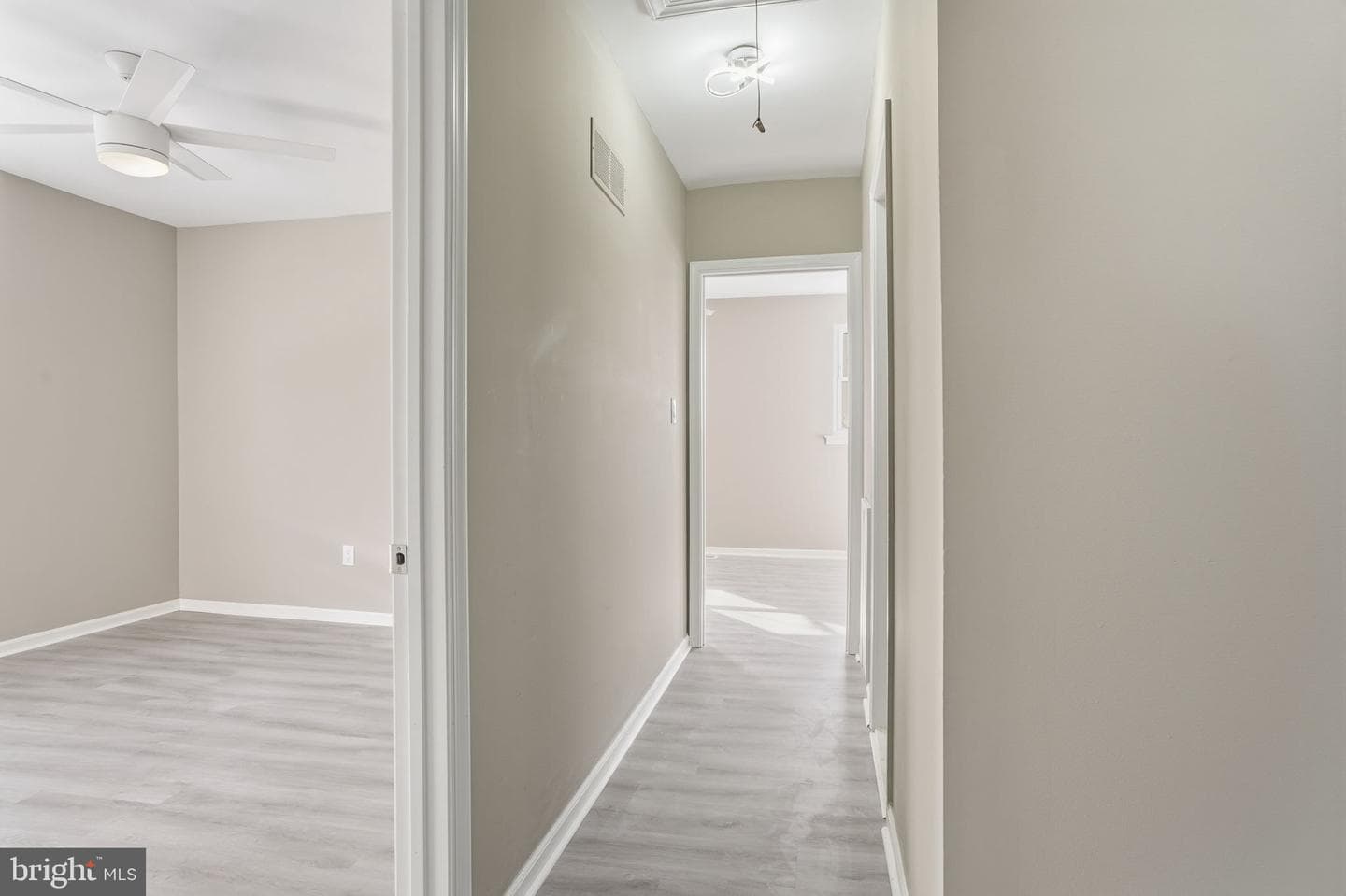 729 Lexington Way photo 27