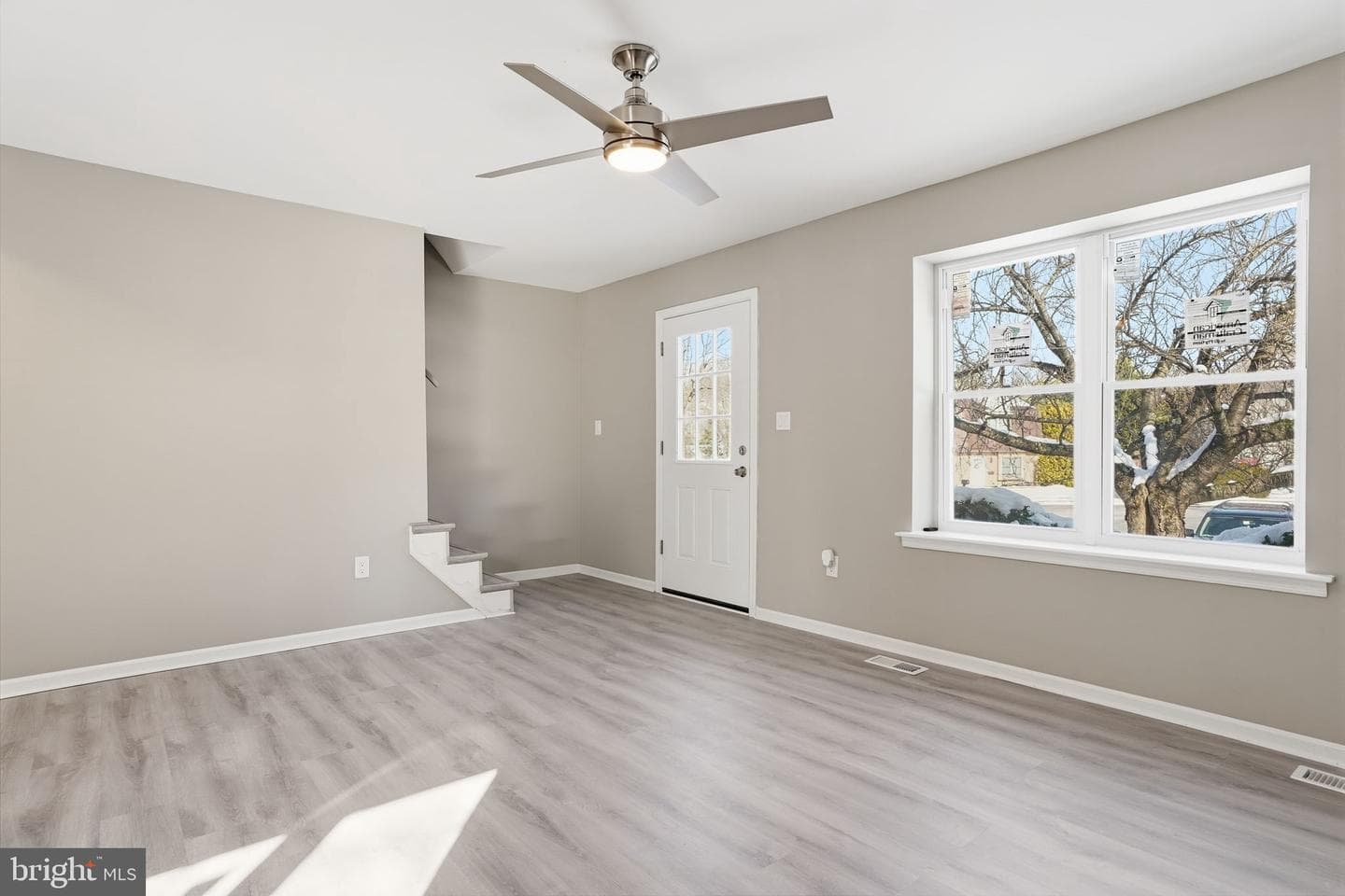 729 Lexington Way photo 5