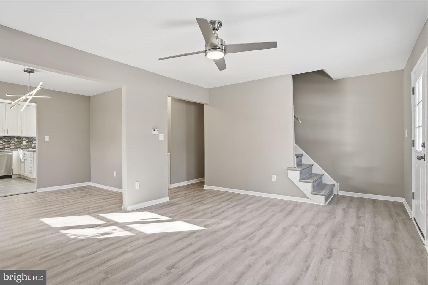 729 Lexington Way photo 6