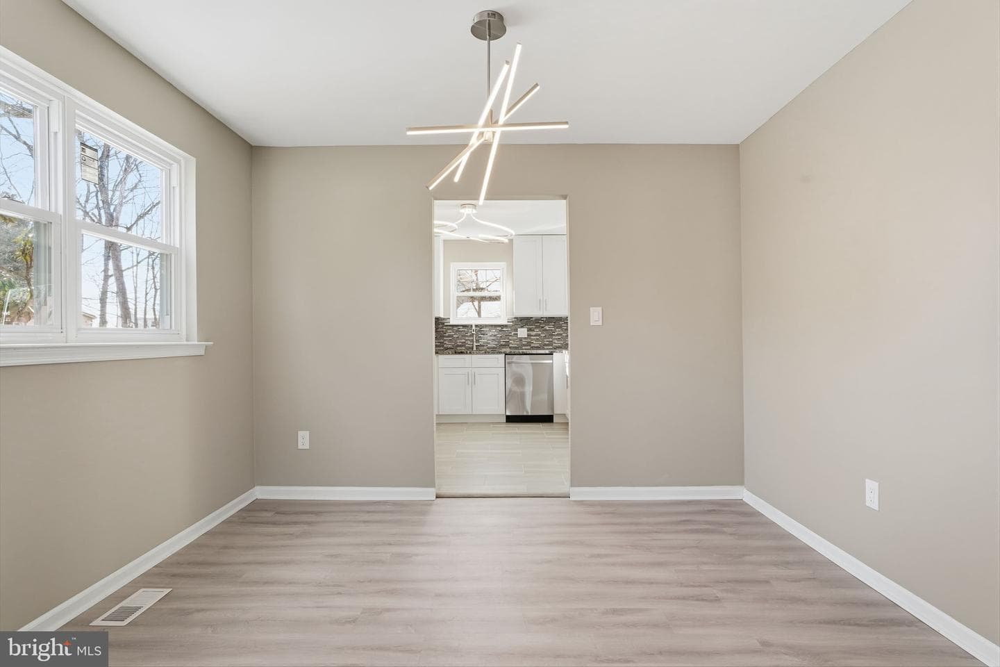 729 Lexington Way photo 8