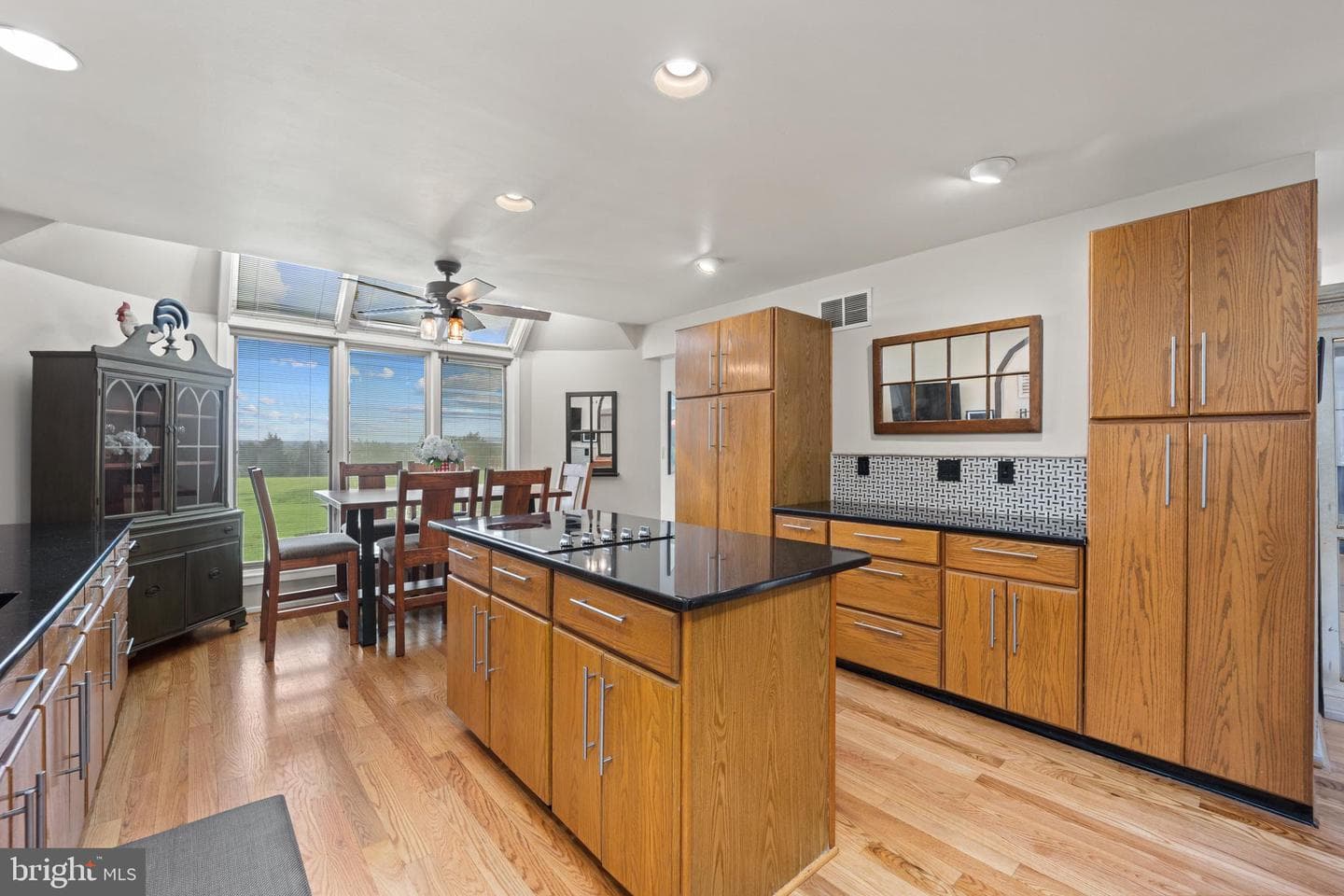 215 E Dark Hollow Road photo 10