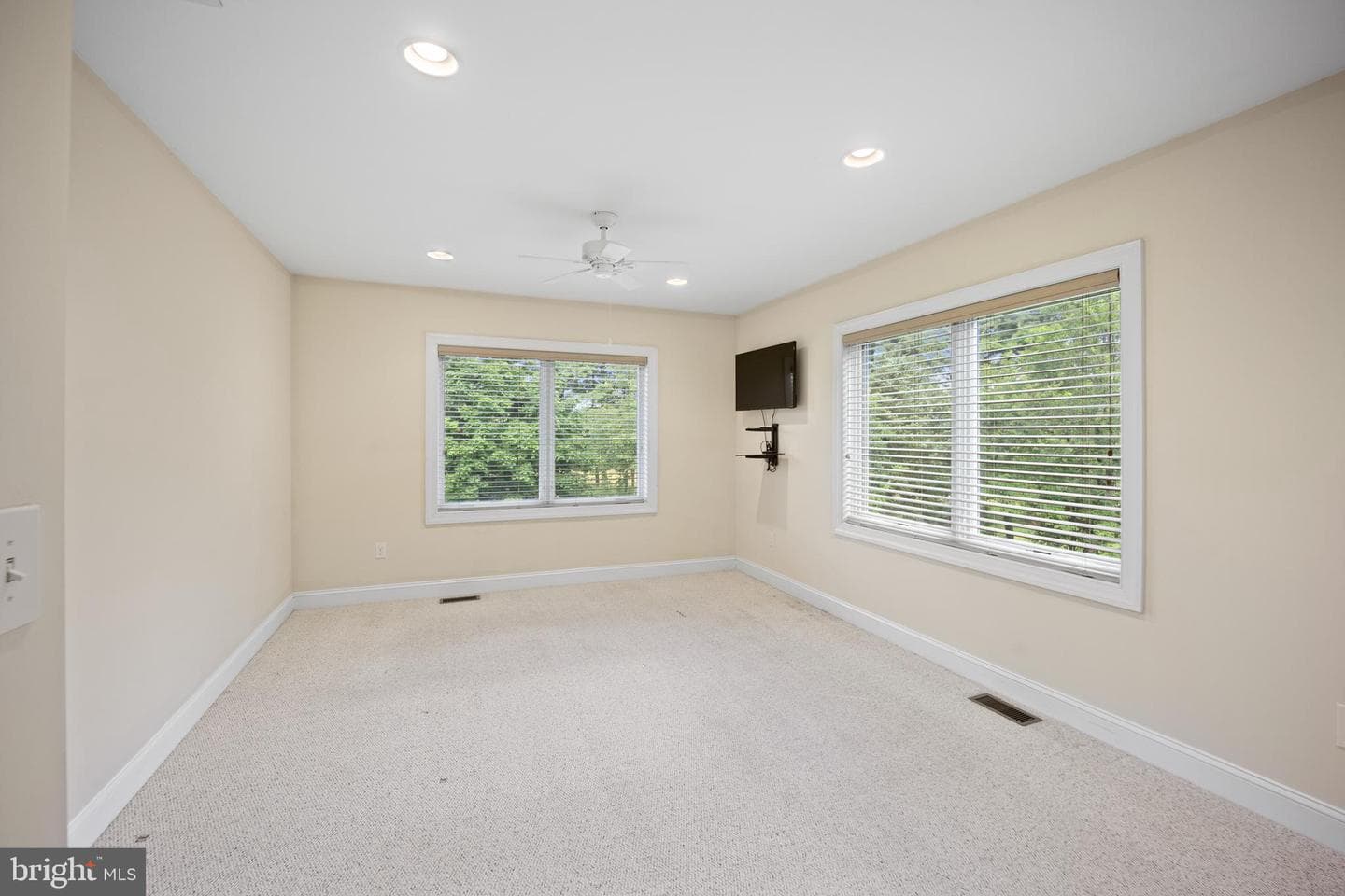 215 E Dark Hollow Road photo 43