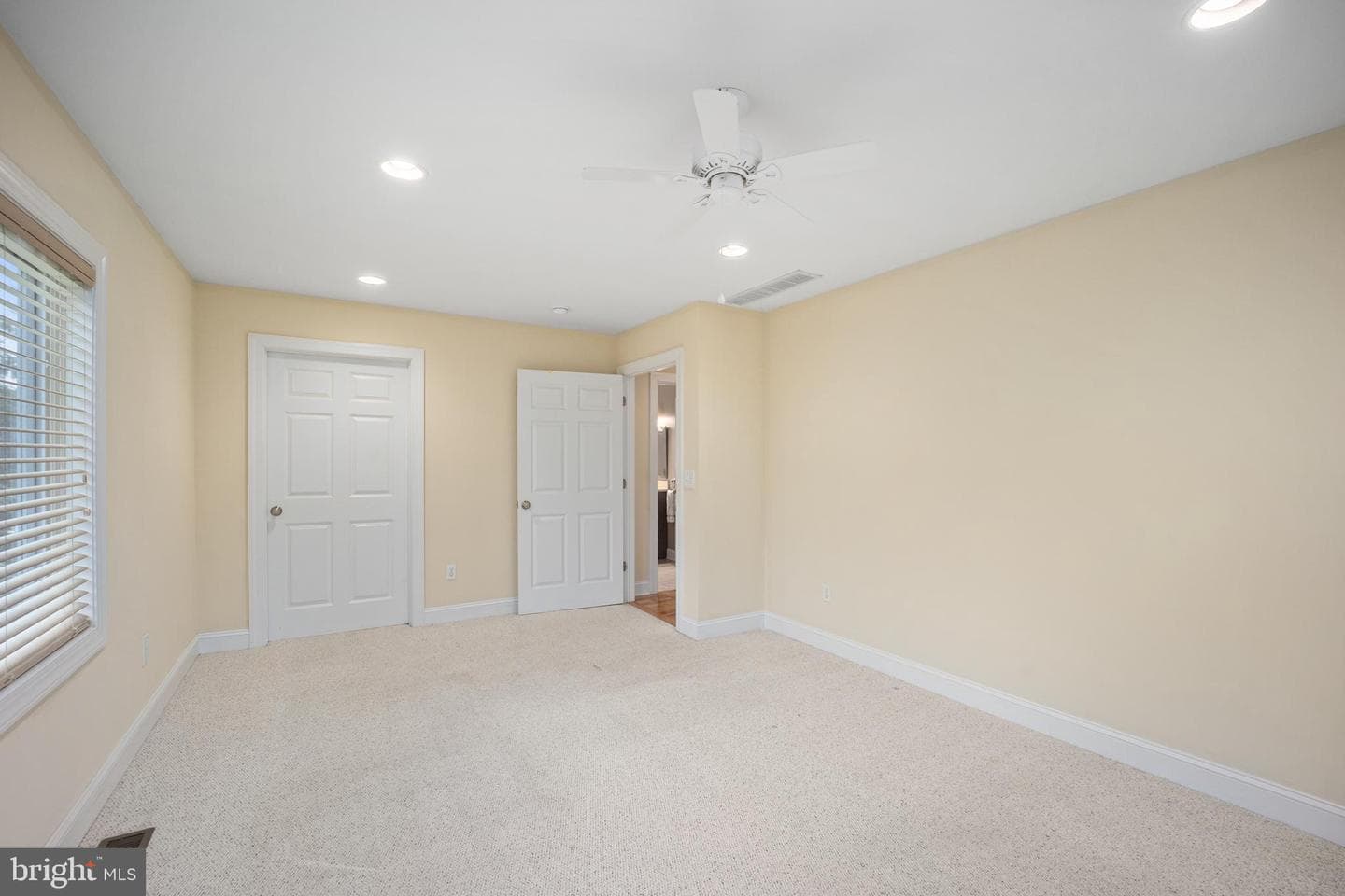 215 E Dark Hollow Road photo 44
