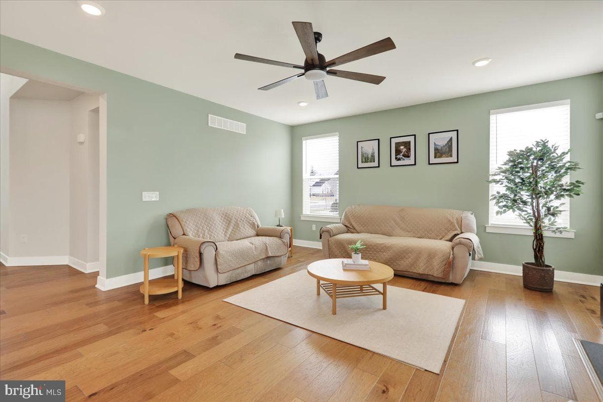 1076 Mariwill Drive photo 12