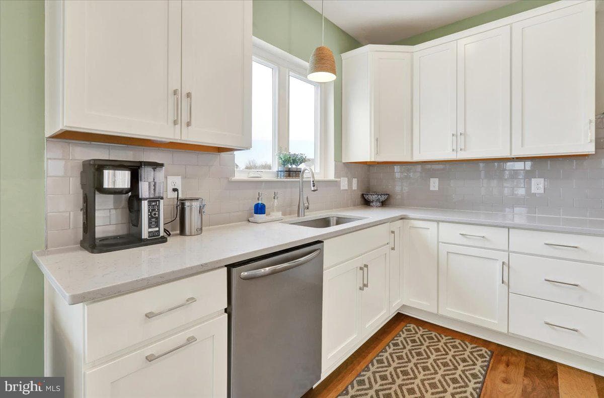 1076 Mariwill Drive photo 17