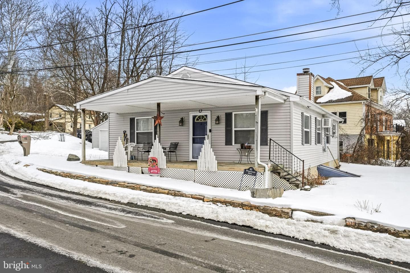 41 Pleasant Avenue photo 2