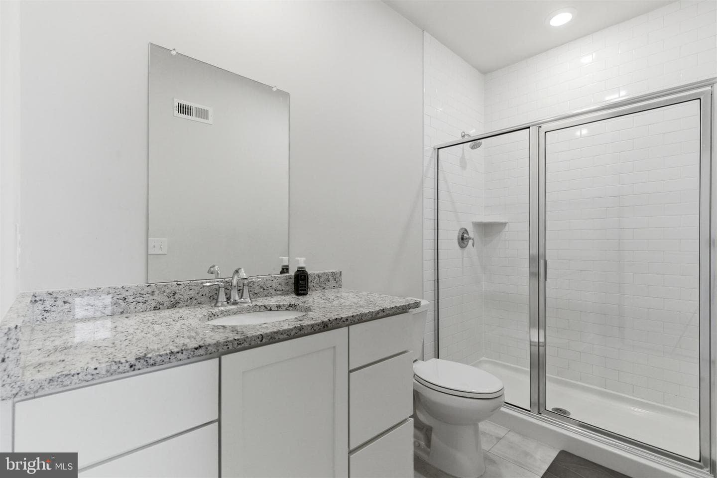 204a Dock Street photo 13