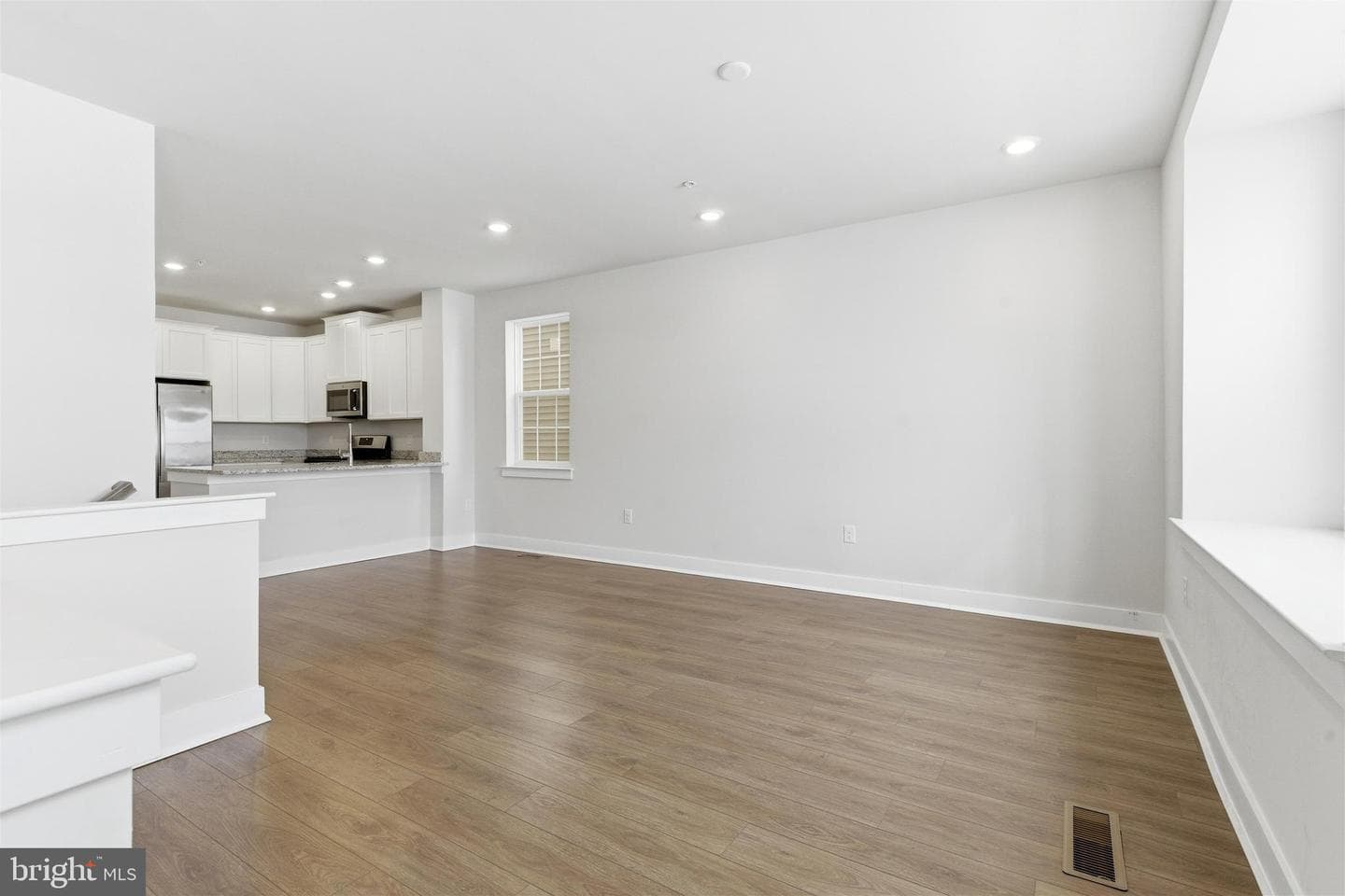 204a Dock Street photo 4