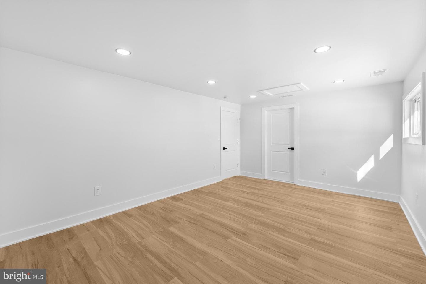970 Rozel Avenue photo 25