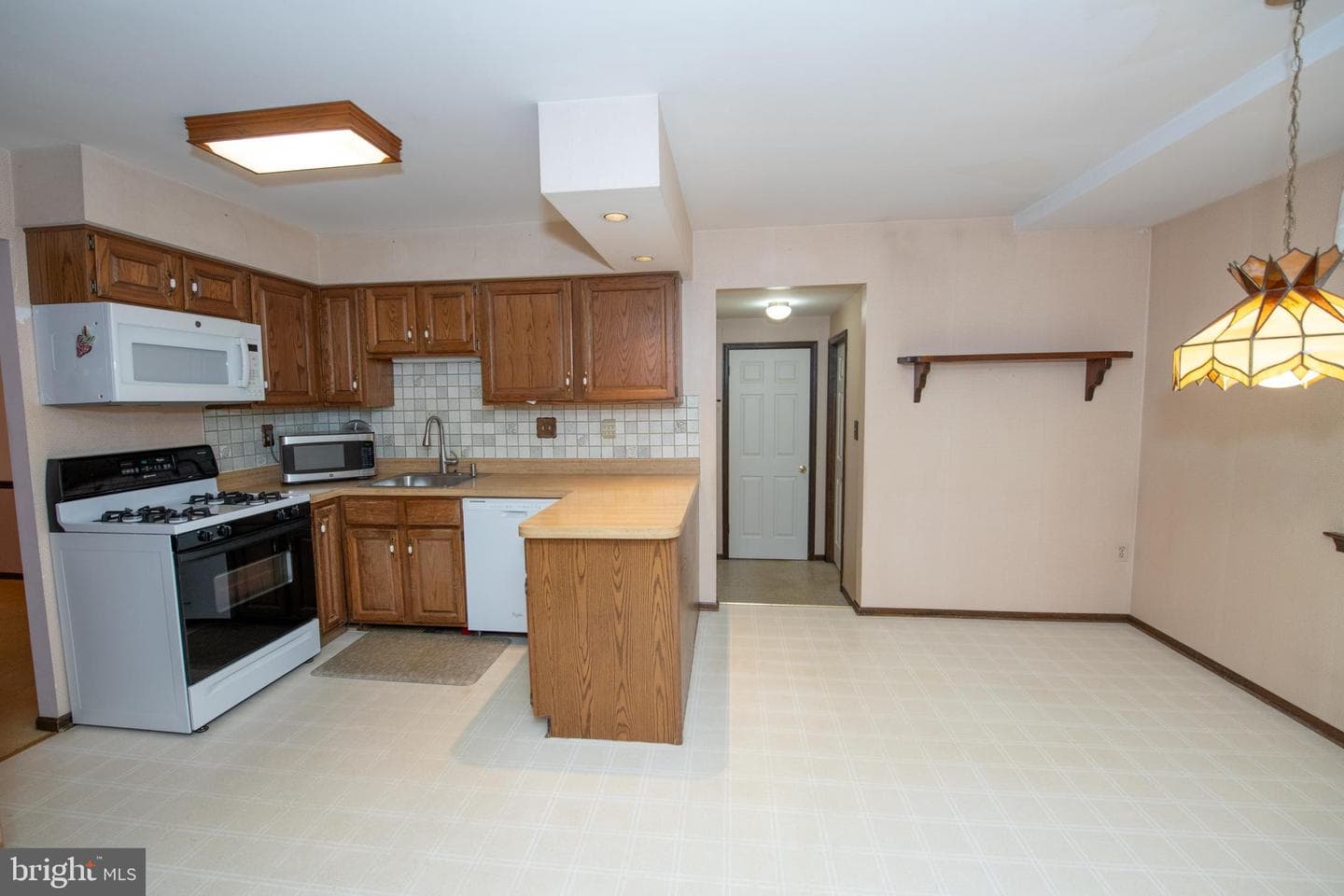 62 W Pickering Bend photo 4
