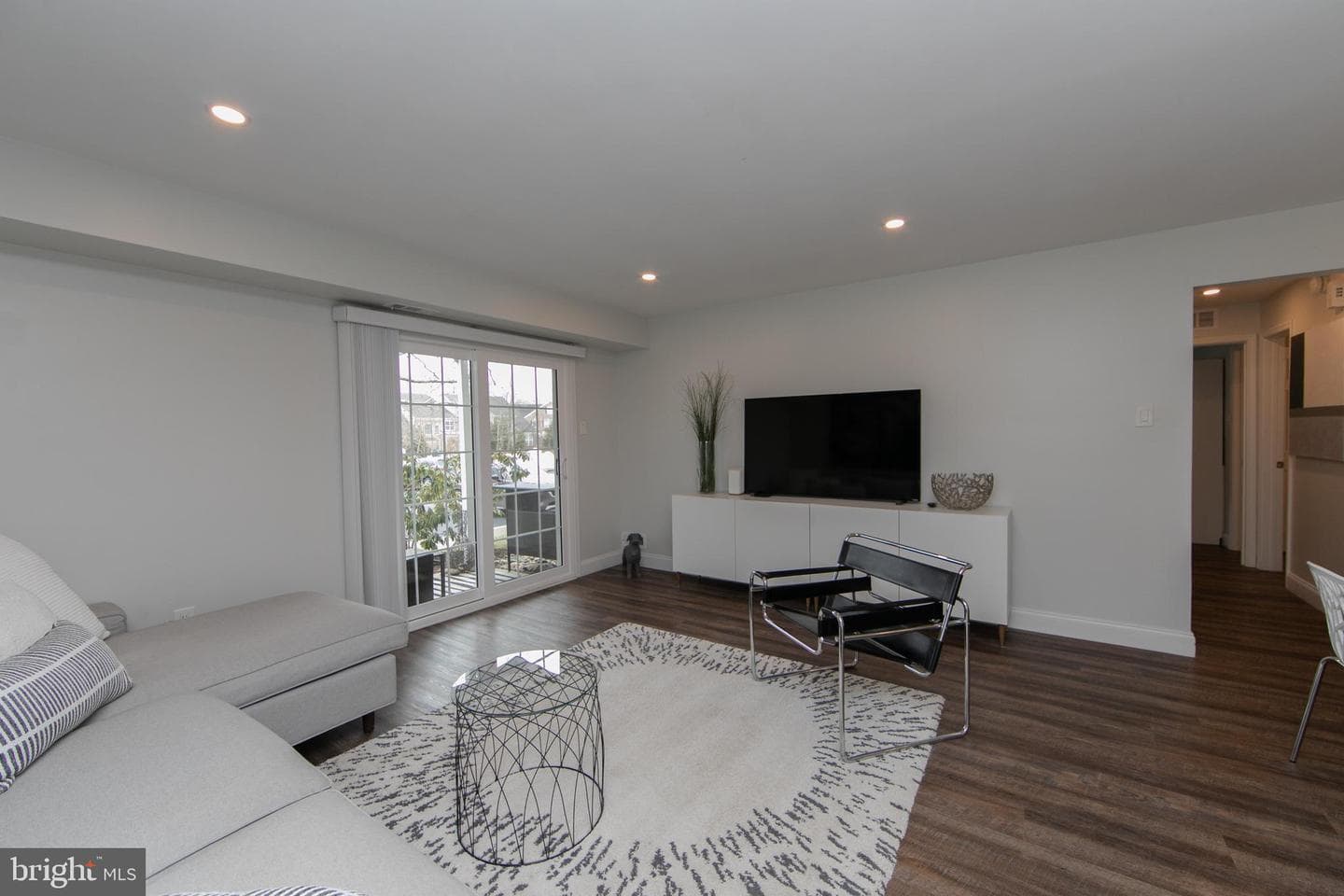 1405 Society Place photo 3
