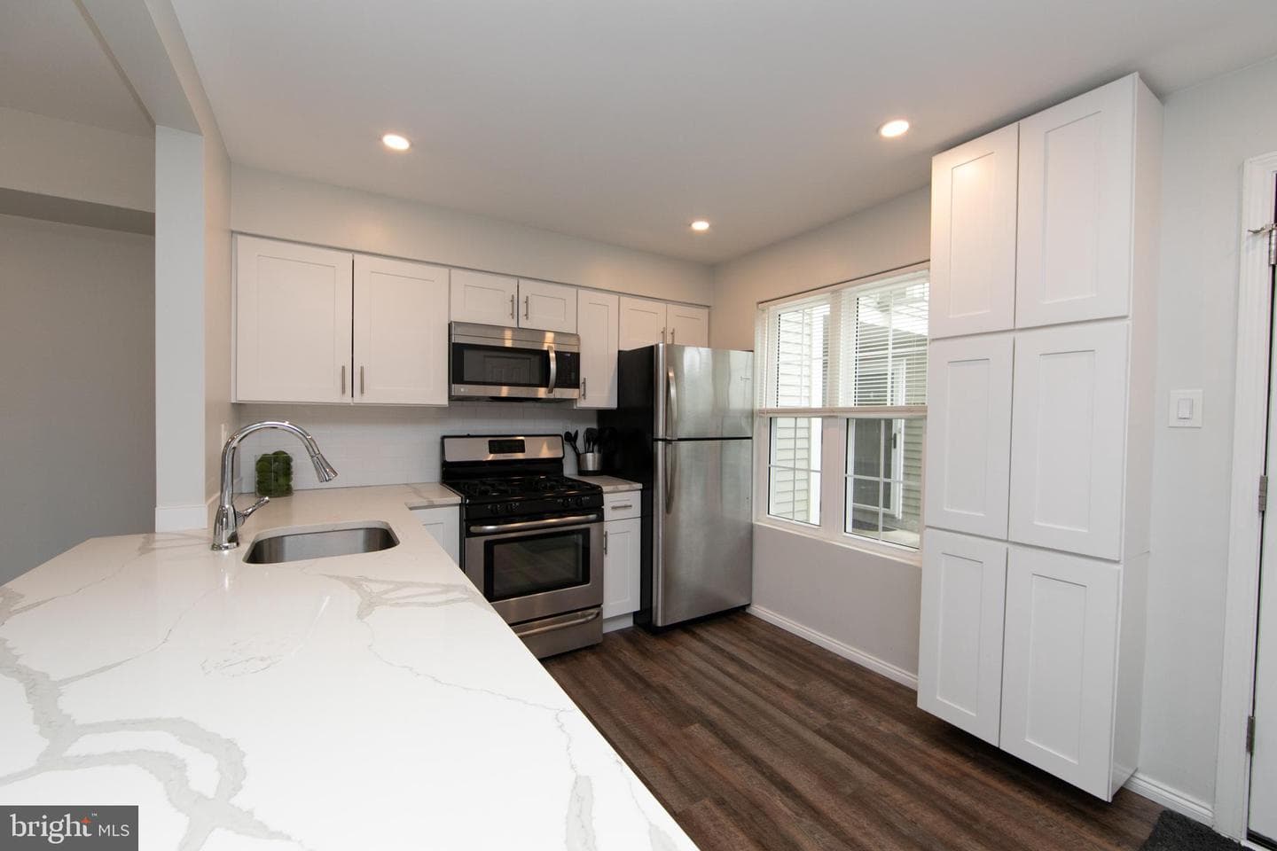 1405 Society Place photo 9
