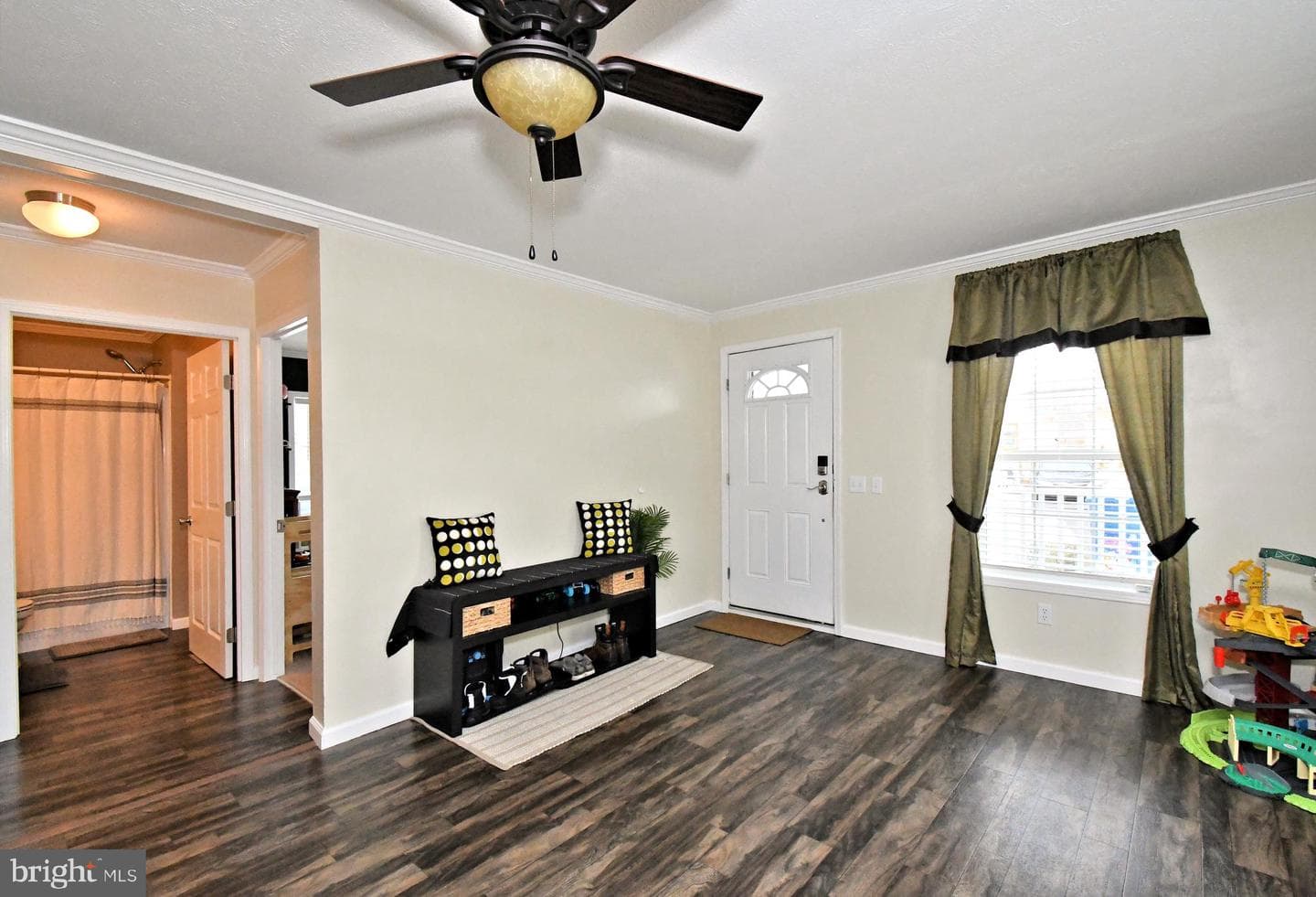 233 Hemlock Drive photo 10