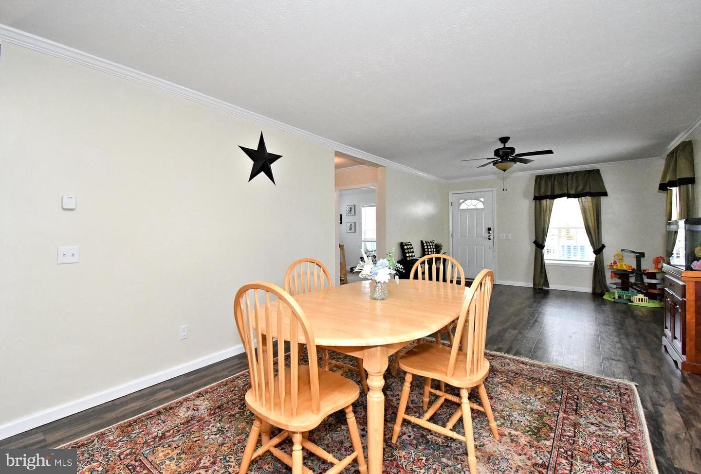 233 Hemlock Drive photo 12