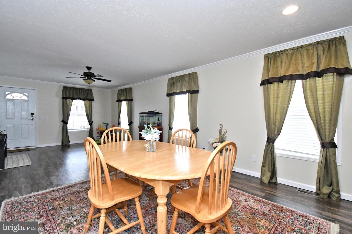 233 Hemlock Drive photo 13