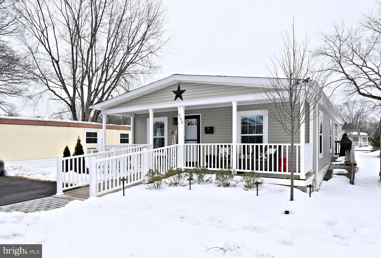 233 Hemlock Drive photo 3