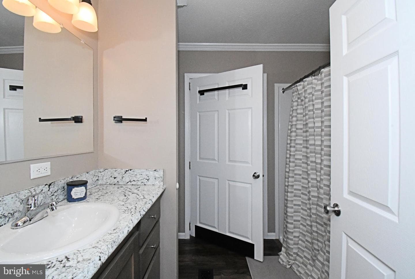 233 Hemlock Drive photo 33