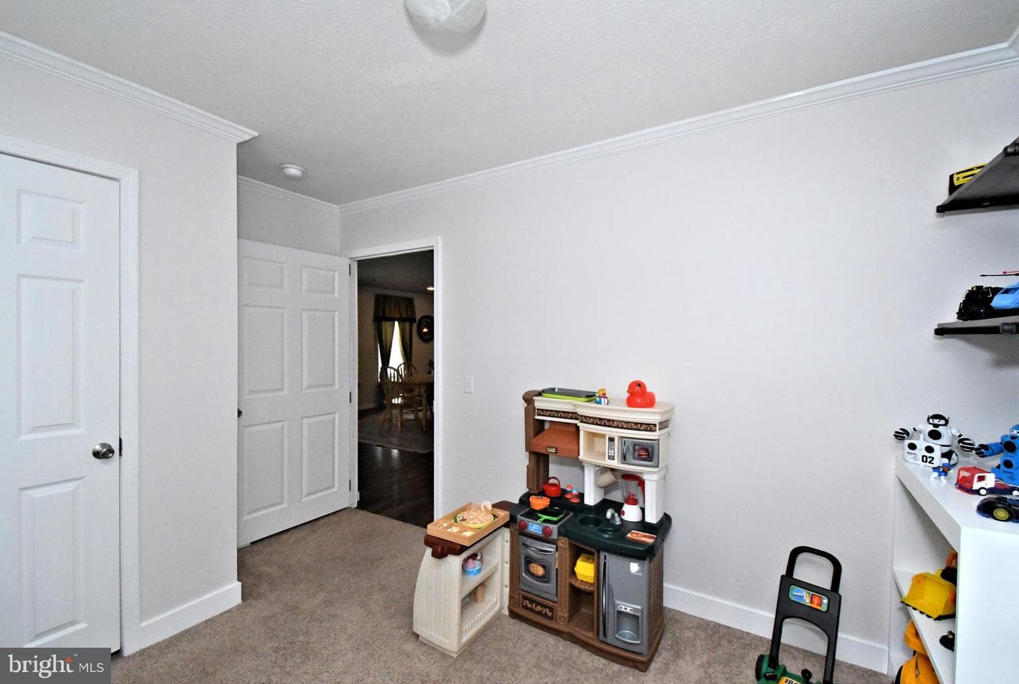 233 Hemlock Drive photo 36