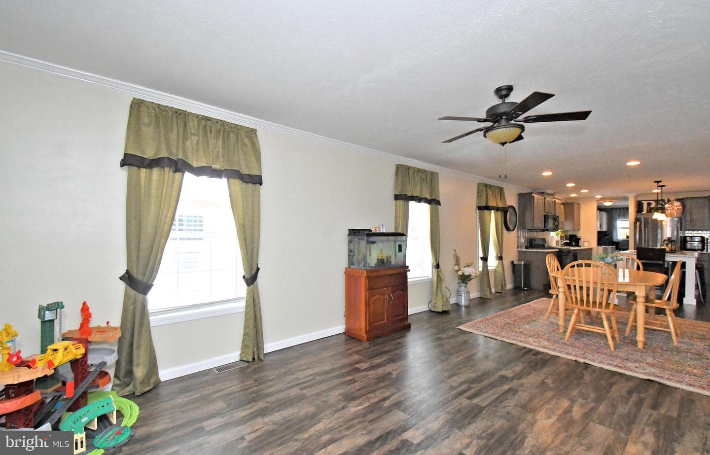 233 Hemlock Drive photo 8