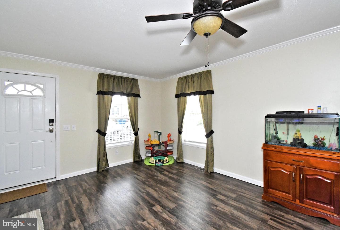 233 Hemlock Drive photo 9
