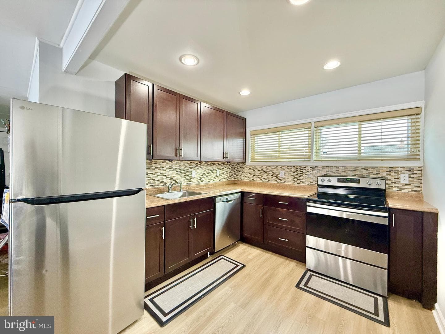 24 Roundwood Lane photo 3