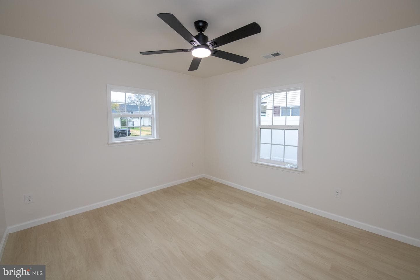 30 Mistletoe Lane photo 14
