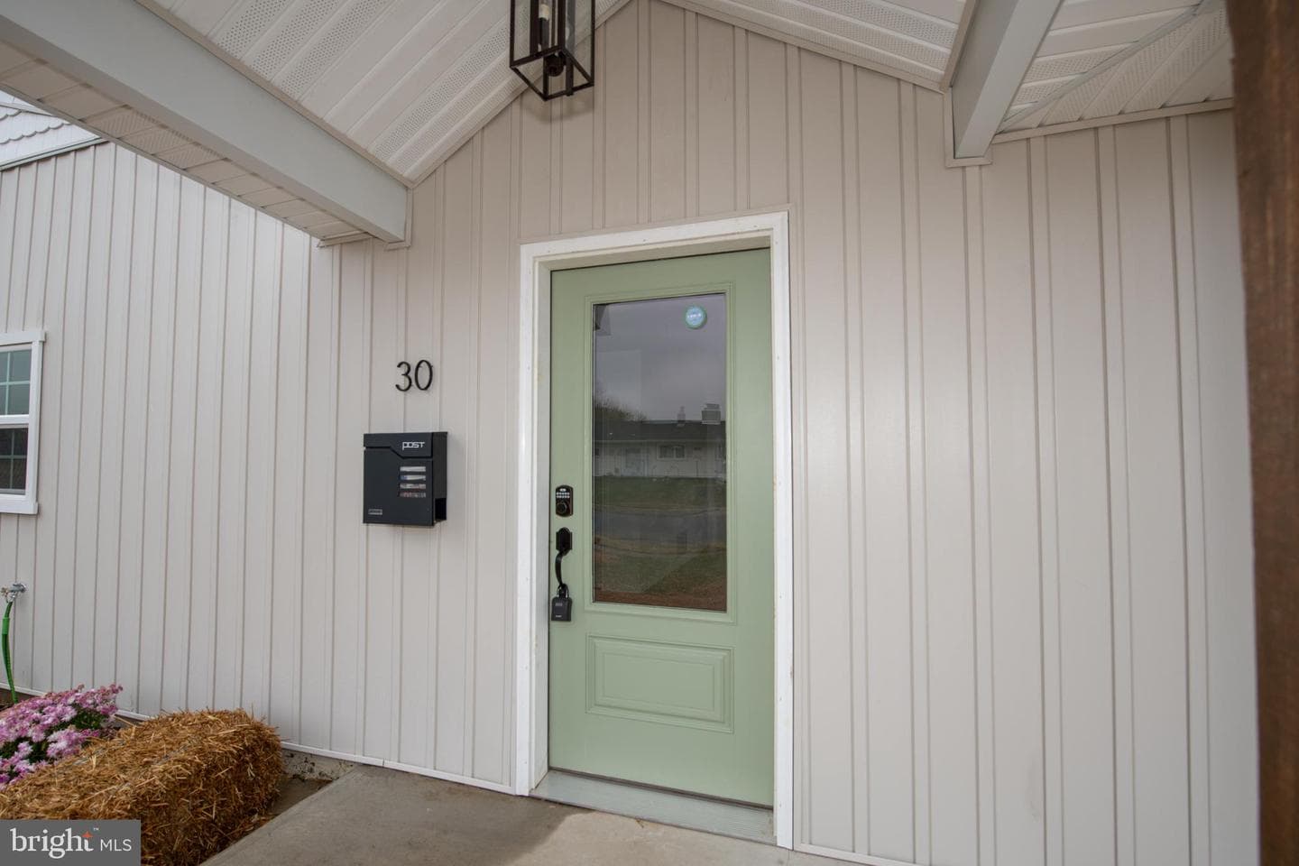 30 Mistletoe Lane photo 3